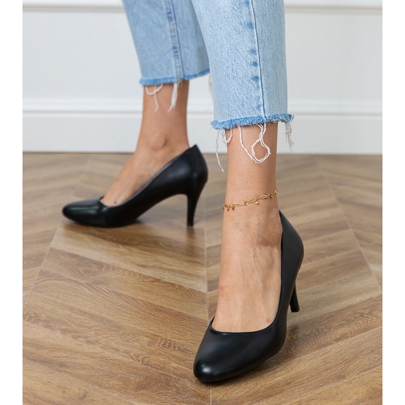 Pompes noires classiques pour femmes le noir 1