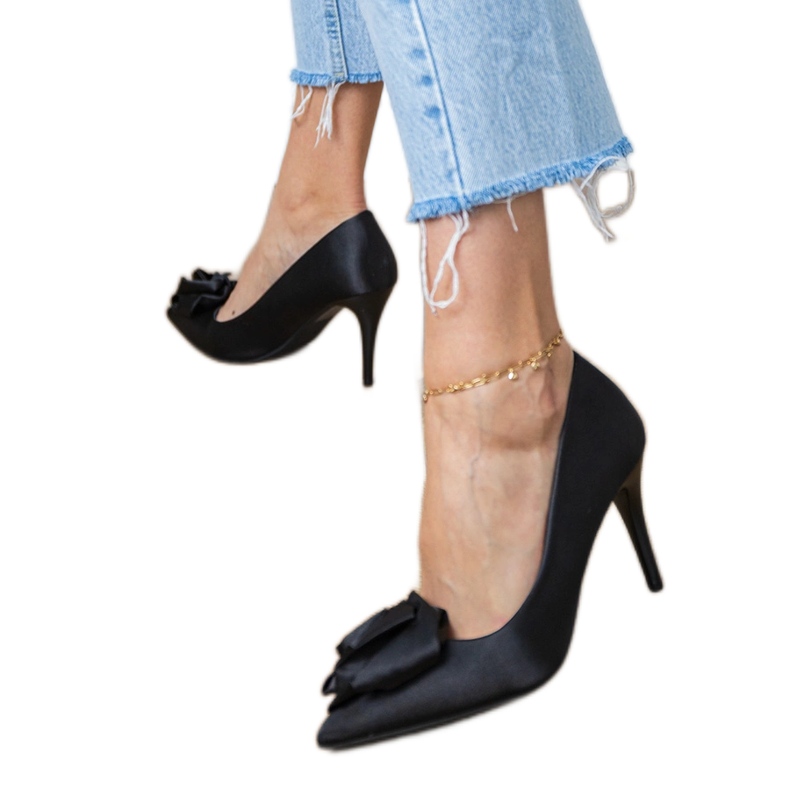 Pompes en satin noir avec une fleur le noir 1