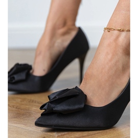 Pompes en satin noir avec une fleur le noir 3