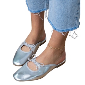 Silver Flip -flops construit sur une semelle plate argent 4