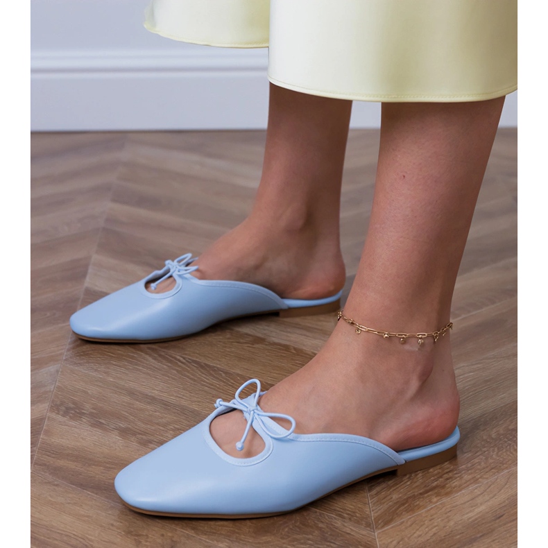 Blue Flip -flops construit sur une semelle plate bleu 2