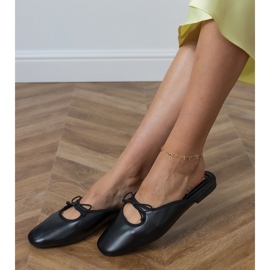 Black Flip -flops construit sur une semelle plate le noir 4