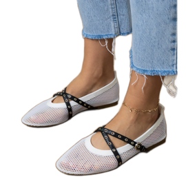 Ballerinas en filet en filet avec une boucle décorative blanche 2