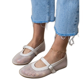 Ballerines en maille beige avec une boucle 4