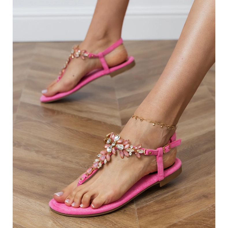 Sandales roses japonaises avec des cristaux 1 Sandales roses japonaises avec des cristaux 1