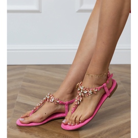 Sandales roses japonaises avec des cristaux 2
