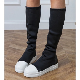 Bottes de sport de matériau noir avec une tige élastique 2