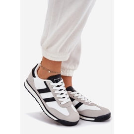 Baskets blanches aux femmes basses 1 Baskets blanches aux femmes basses 1