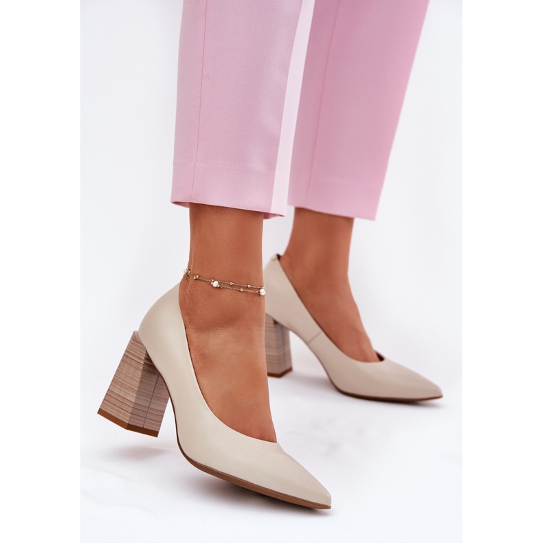 EVento Pompes en cuir sur le post beige 2 EVento Pompes en cuir sur le post beige 2