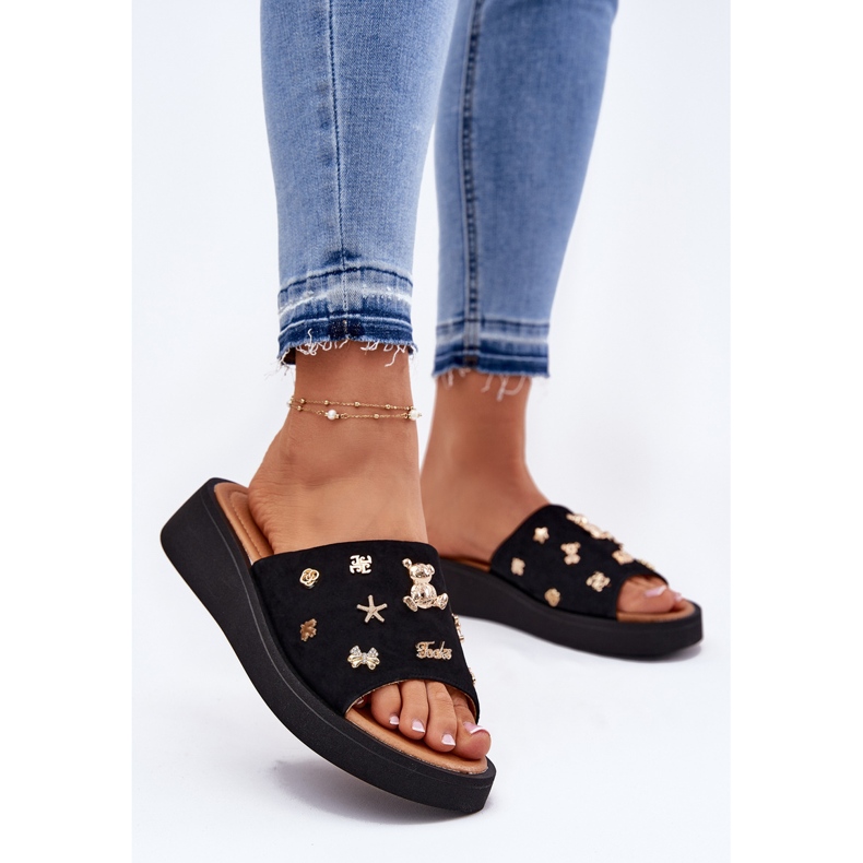 Les tongs en daim des femmes avec des épingles noires Vinceza 66741 le noir 2