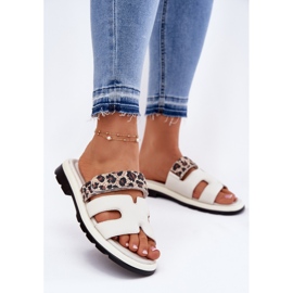 Les tongs en cuir des femmes Vinceza 66769 cloche légère beige 2