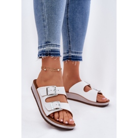 Les tongs des femmes avec une boucle inblu CP000042 Blanc blanche 2 Les tongs des femmes avec une boucle inblu CP000042 Blanc blanche 2