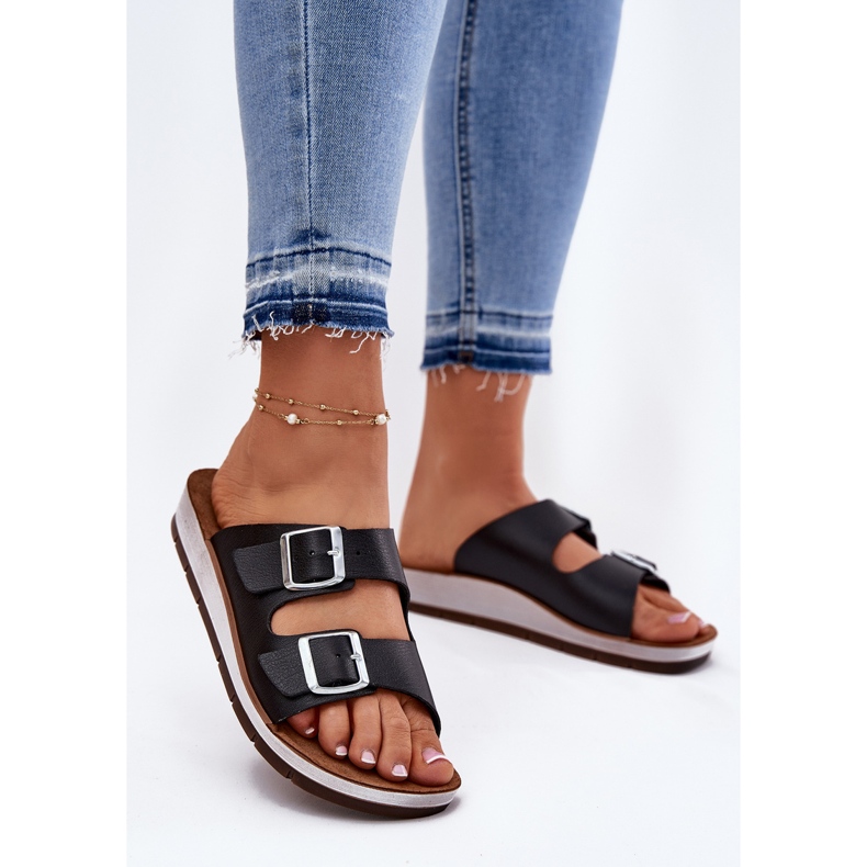 Les tongs des femmes avec des pinces noires INBLU CP000042 2