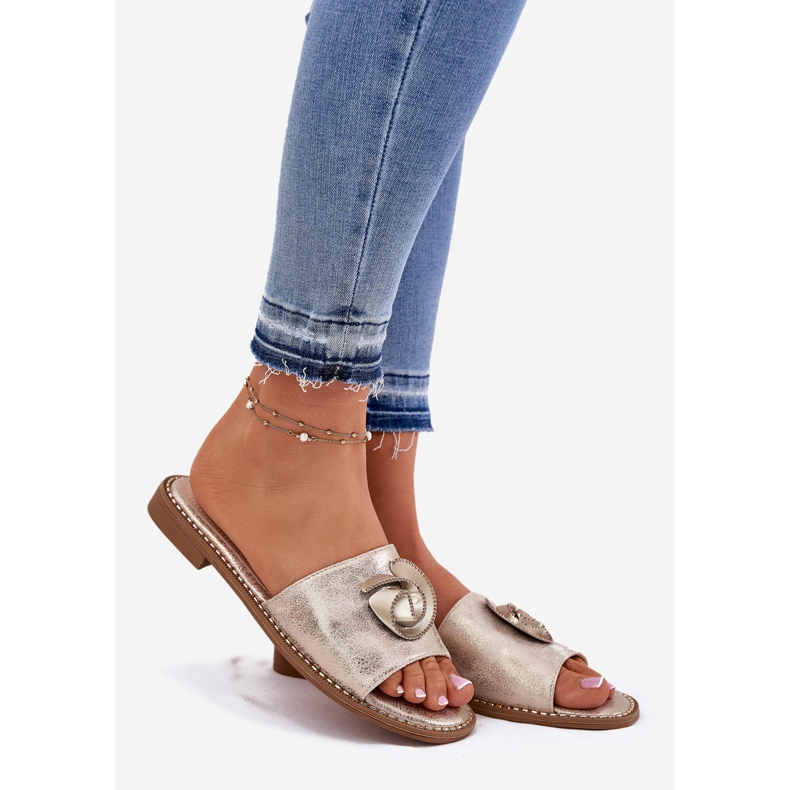 S.Barski Les tongs pour femmes à talons plats avec un détail décoratif KV51-007 Zloty d'or 1