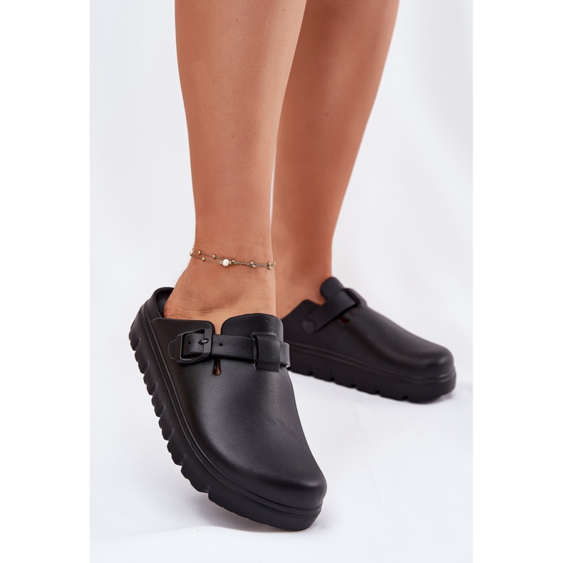 EVento Les tongs de mousse pour femmes avec une ceinture et serrer le noir 2 EVento Les tongs de mousse pour femmes avec une ceinture et serrer le noir 2