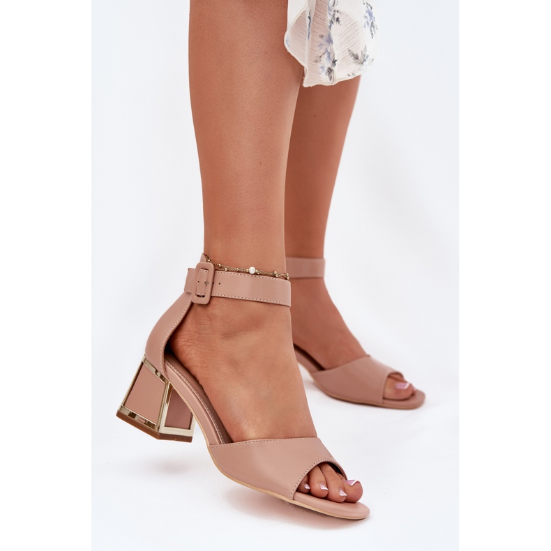 EVento Sandales féminines sur le post nu beige 2