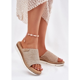 Les tongs des femmes avec un coin beige 2