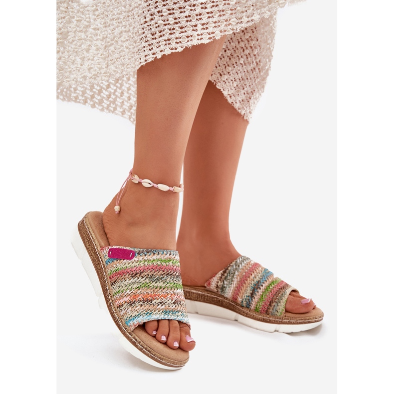 Les tongs pour femmes avec un coin multicolore plaqué 1