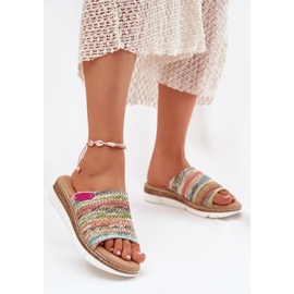 Les tongs pour femmes avec un coin multicolore plaqué 2
