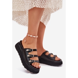 Les tongs pour femmes sur la plate-forme avec des rayures noires 1