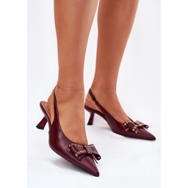 Pompes sur un talon avec un arc bordeaux rouge 2