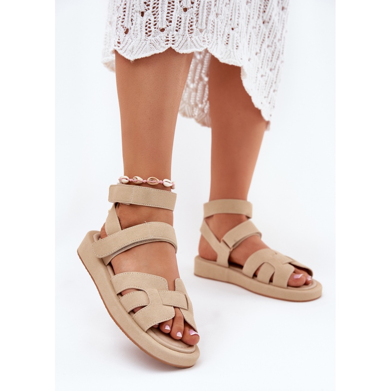 Sandales féminines avec beige 2 Sandales féminines avec beige 2