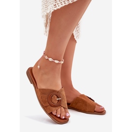 Les tongs pour femmes à thèmes à thèmes avec boucle de chameau brun 1