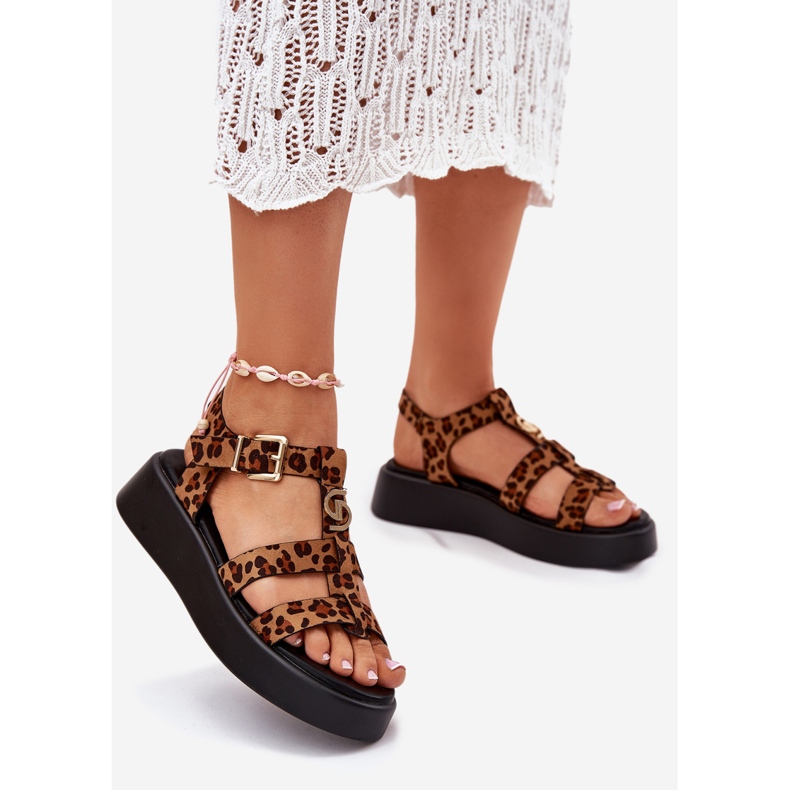 Sandales féminines sur la plate-forme avec un léopard des détails dorés brun 1