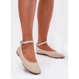 Ballerines d'éco en daim avec une ceinture et une pince beige 2