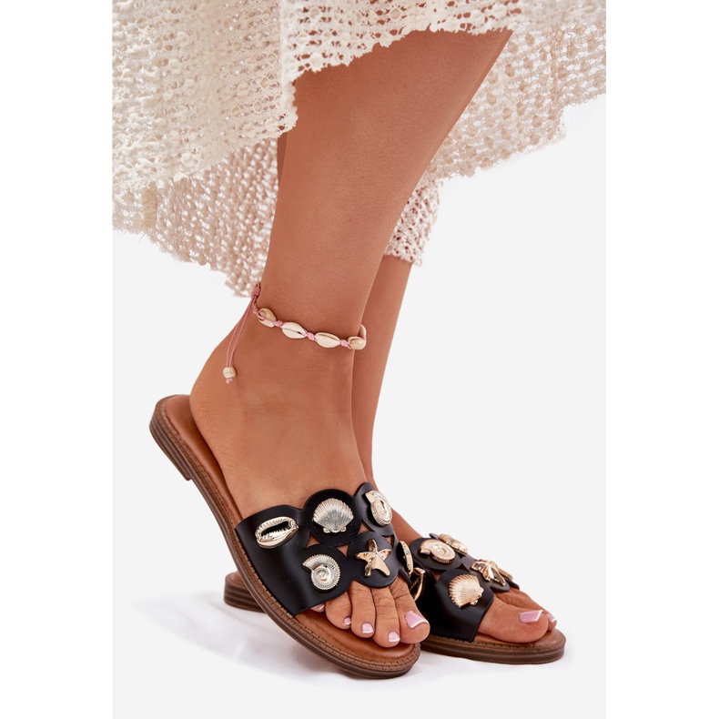 Les tongs des femmes à thèmes à thèmes avec des épingles dorées épingles noires 1