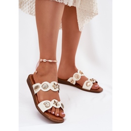 Les tongs des femmes avec des épingles dorées blanches 2