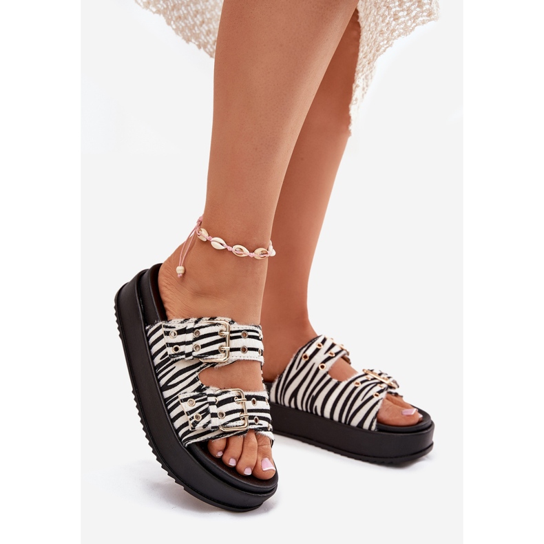 Les tongs pour femmes avec des boucles dorées sur la plate-forme zèbre blanc 1