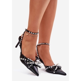Décoré des talons hauts vernies avec un talon noir le noir 1