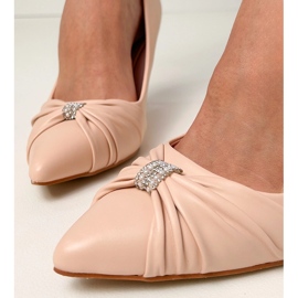 Pompes classiques beige sur une épingle avec zircons 2