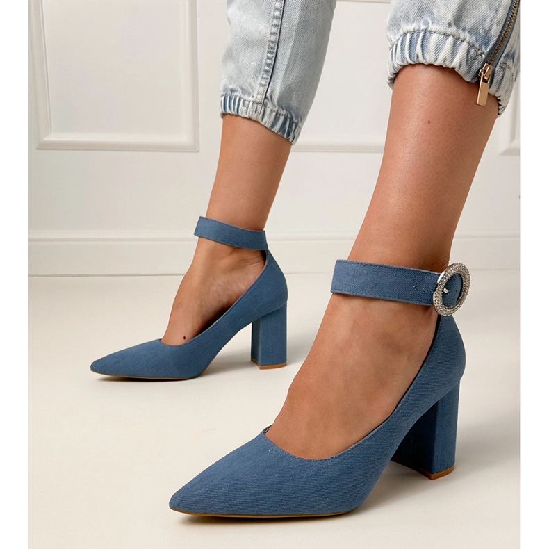 Pumps en denim sur le poteau avec la boucle et les zircons bleu 1 Pumps en denim sur le poteau avec la boucle et les zircons bleu 1