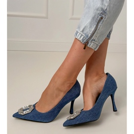 Pompes en jean sur une épingle avec zircons bleu 1