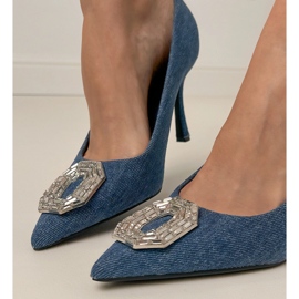 Pompes en jean sur une épingle avec zircons bleu 2
