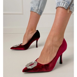 Pompes bordeaux sur une épingle avec zircons rouge 1