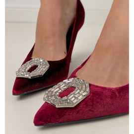 Pompes bordeaux sur une épingle avec zircons rouge 4