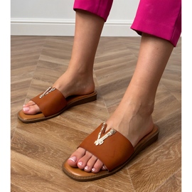 Flip brun -flops avec une décoration dorée 1