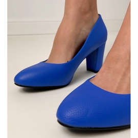 Pompes bleues classiques sur le post 3