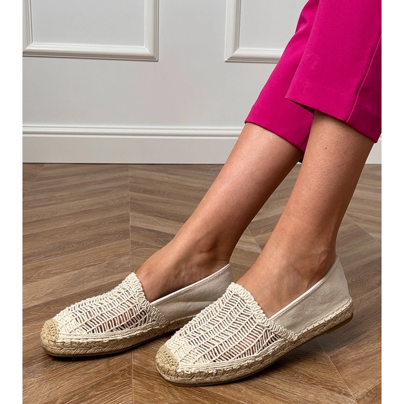 Espadrilles beige ouverts sur la plate-forme 1