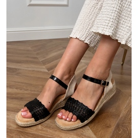 Sandales de coin noir avec une ceinture tressée le noir 1