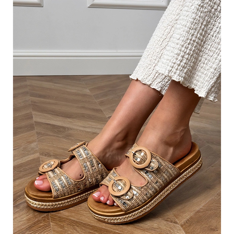 Boucs tressés beiges avec des paillettes sur les rayures 1