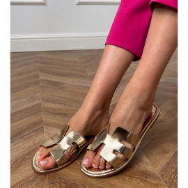 Flip doré-flops décorés de découpes d'or 2