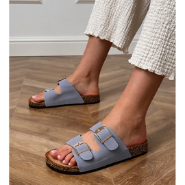 Les tongs bleus avec des pinces sur une semelle en liège 3