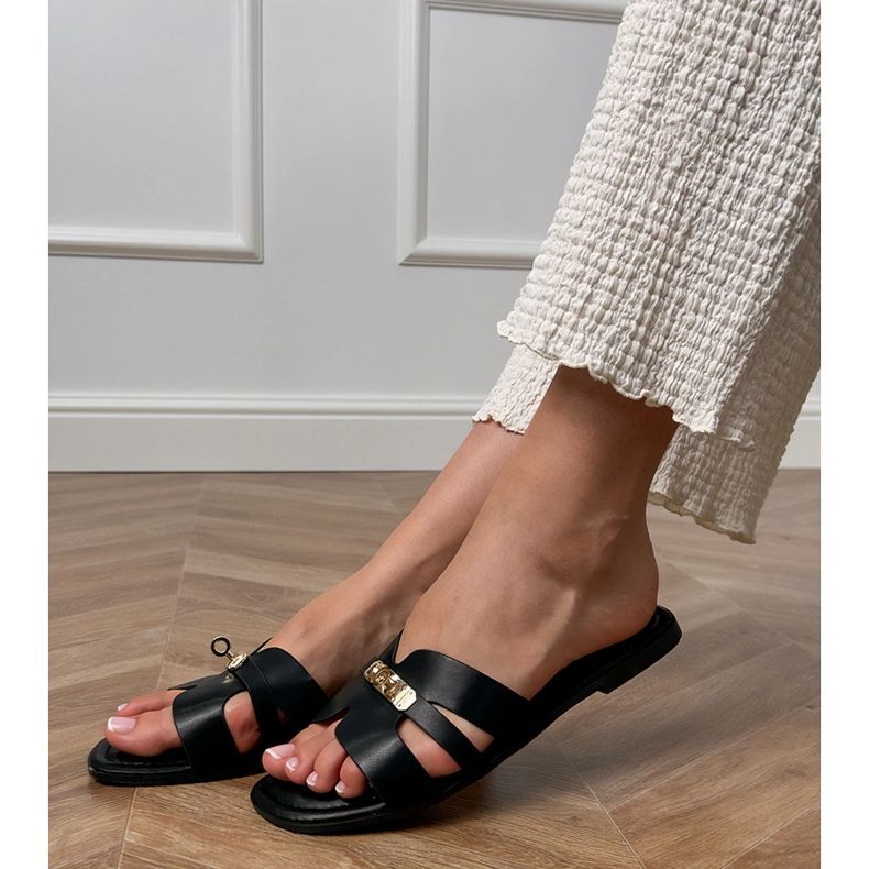 Black Flip -flops avec découpes sur la ceinture et décoration dorée klejsi le noir 2