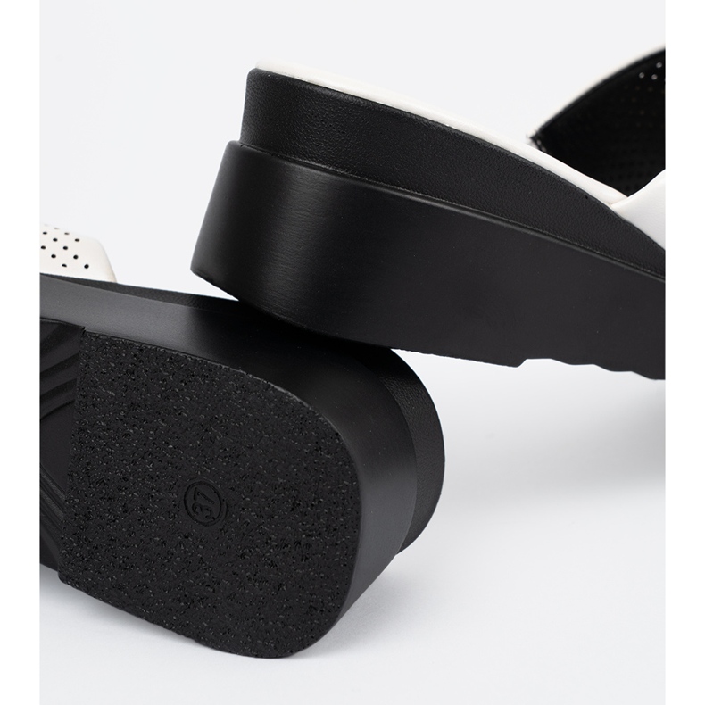 Seastar Tongs blancs de travail ouvert sur la plate-forme blanche 1