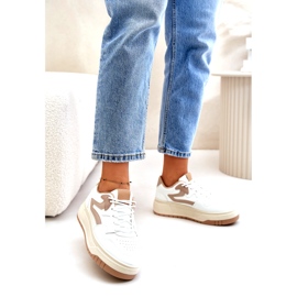 Baskets en cuir écologique pour femmes sur la plateforme blanche et beige Henizore 2 Baskets en cuir écologique pour femmes sur la plateforme blanche et beige Henizore 2