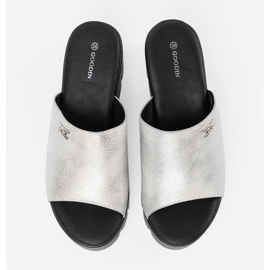 Goodin Les tongs en argent sur une plate-forme noire 2 Goodin Les tongs en argent sur une plate-forme noire 2